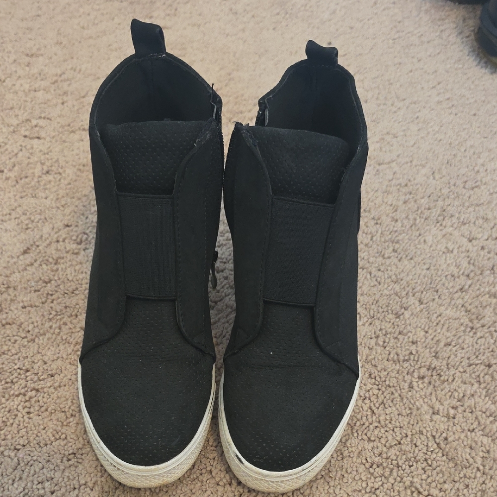 Amazon Essentials Black Ankle Booties